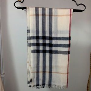 Burberry W Lightweight Scarf. Perfect Condition